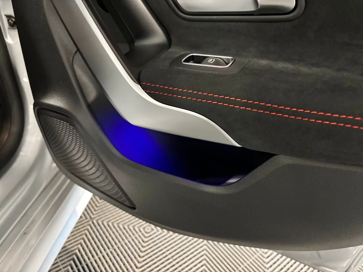 CLA 250 AMG PANO-R.KAM-TEMPO-LED-AHK-AMBIENTE-19