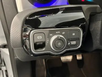 CLA 250 AMG PANO-R.KAM-TEMPO-LED-AHK-AMBIENTE-19