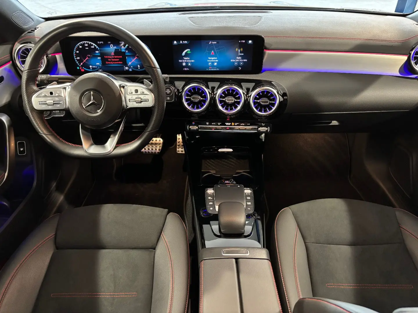 CLA 250 AMG PANO-R.KAM-TEMPO-LED-AHK-AMBIENTE-19