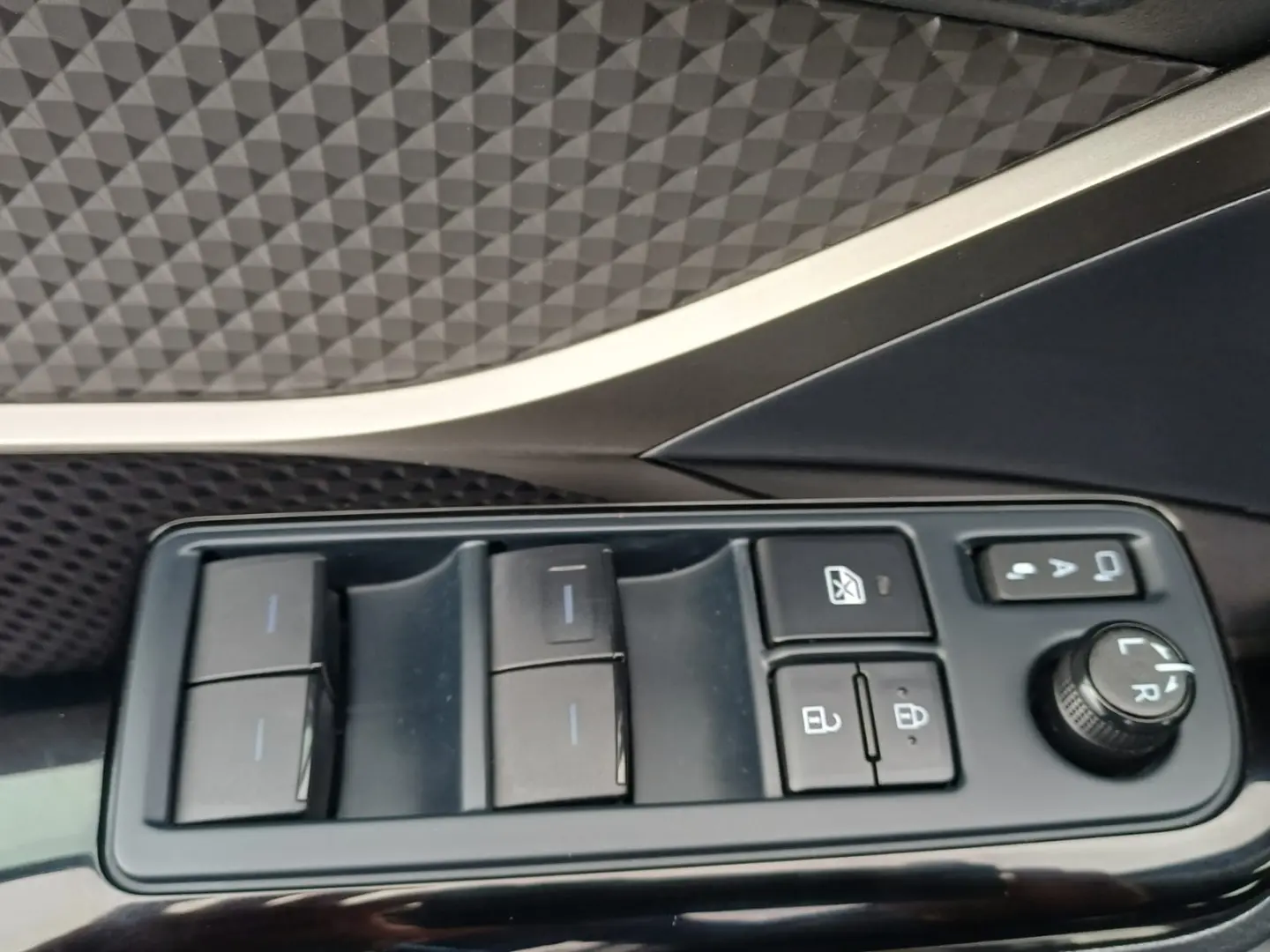 Toyota CHR 2.0 hybrid 184 cp CVT Classy