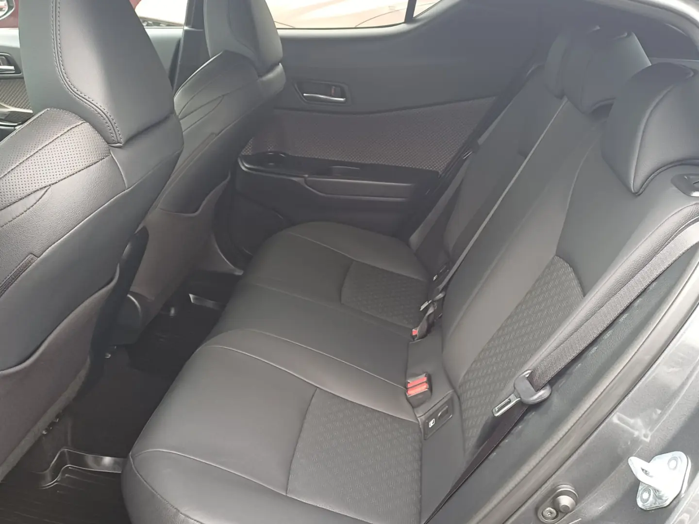 Toyota CHR 2.0 hybrid 184 cp CVT Classy