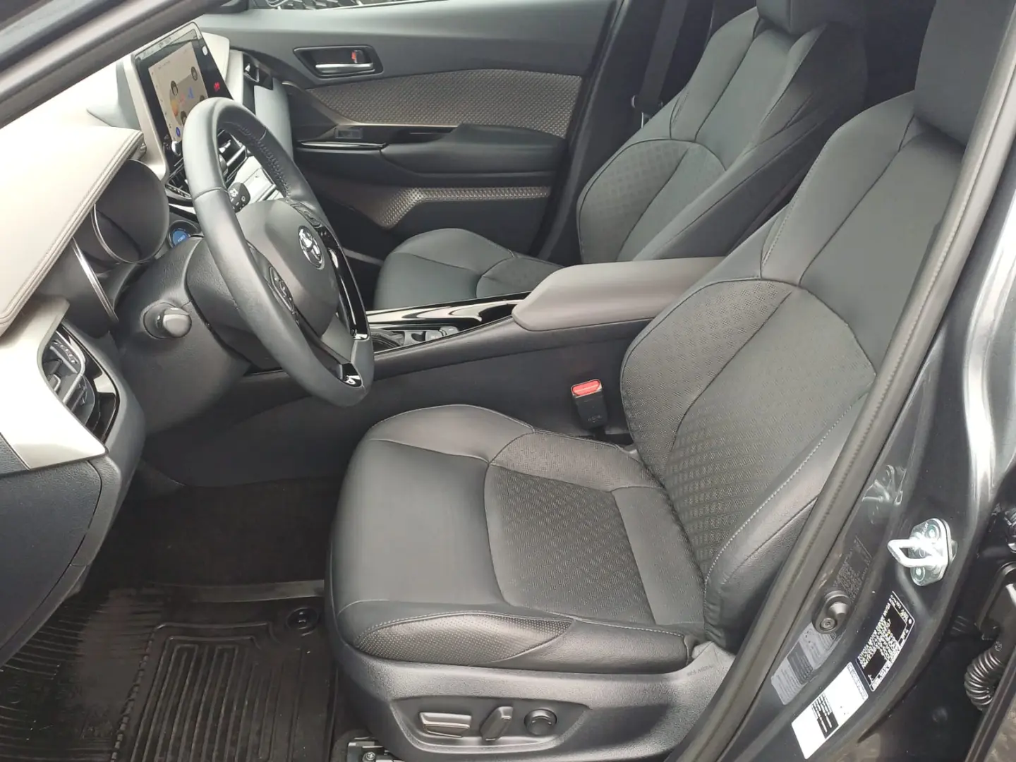 Toyota CHR 2.0 hybrid 184 cp CVT Classy