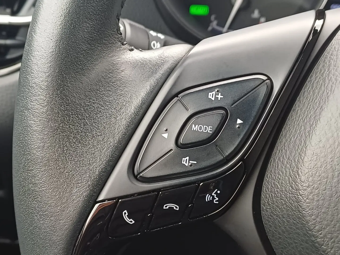 Toyota CHR 2.0 hybrid 184 cp CVT Classy