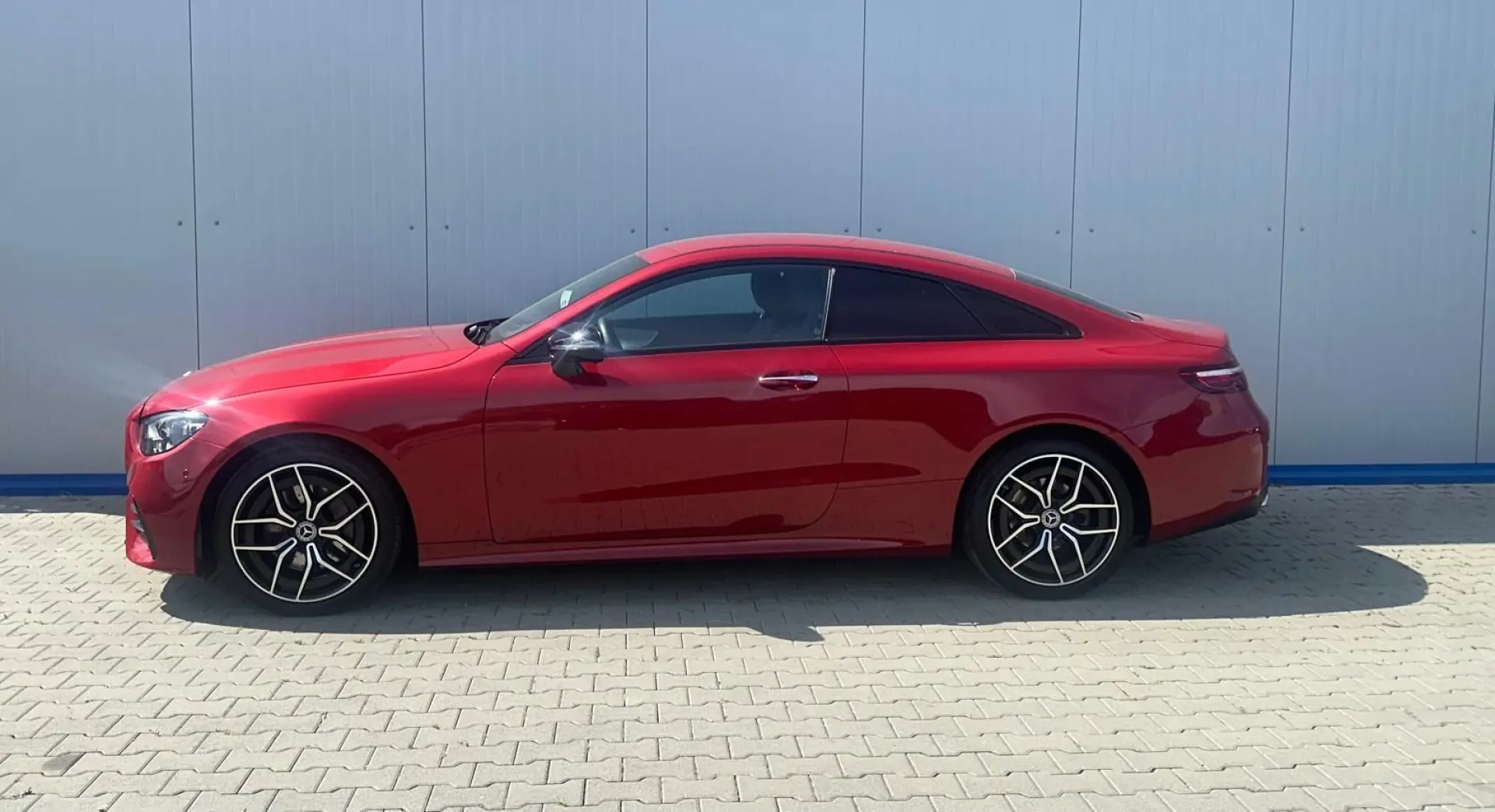 E 200 COUPE 9G  AMG-LINE WIDESCREEN 360  KEYLESS