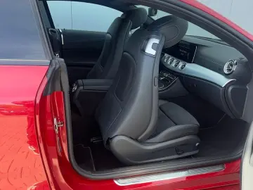E 200 COUPE 9G  AMG-LINE WIDESCREEN 360  KEYLESS