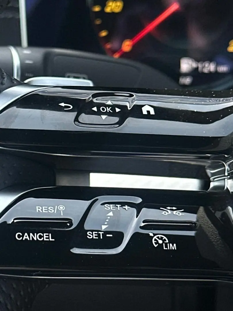 E 200 COUPE 9G  AMG-LINE WIDESCREEN 360  KEYLESS