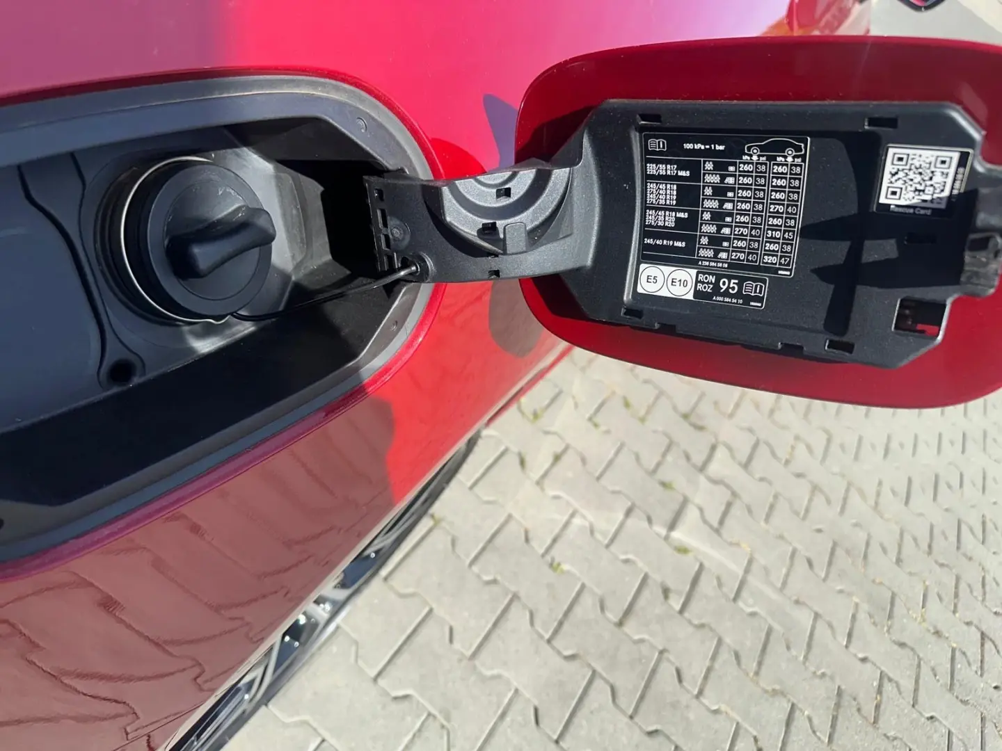 E 200 COUPE 9G  AMG-LINE WIDESCREEN 360  KEYLESS