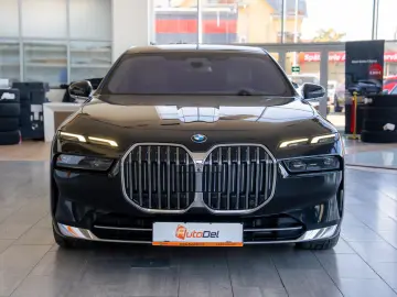 BMW Seria 7 750e xDrive G70