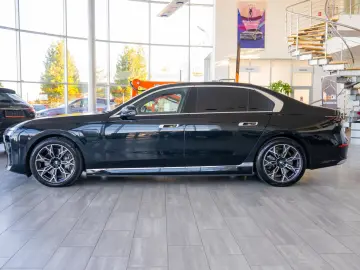 BMW Seria 7 750e xDrive G70