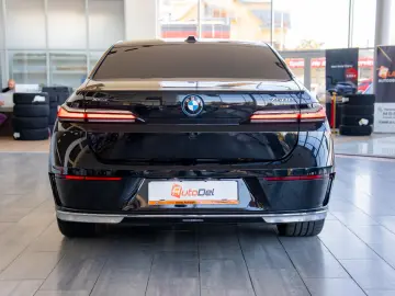 BMW Seria 7 750e xDrive G70