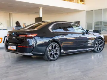 BMW Seria 7 750e xDrive G70