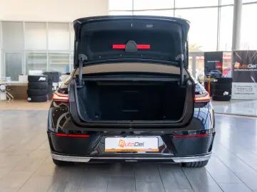 BMW Seria 7 750e xDrive G70