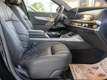 BMW Seria 7 750e xDrive G70