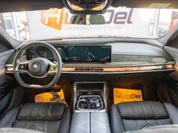 BMW Seria 7 750e xDrive G70