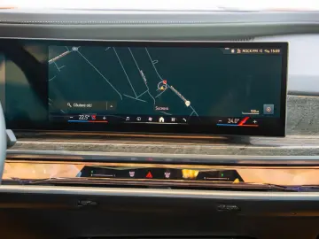 BMW Seria 7 750e xDrive G70