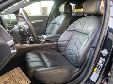 BMW Seria 7 750e xDrive G70