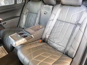 BMW Seria 7 750e xDrive G70