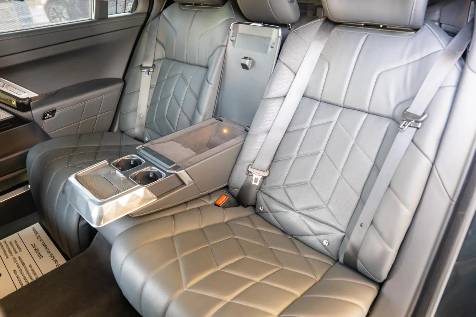 BMW Seria 7 750e xDrive G70