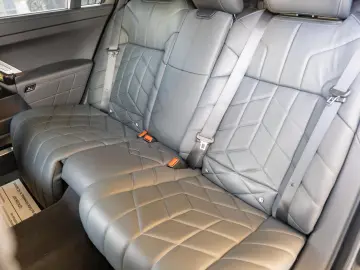 BMW Seria 7 750e xDrive G70