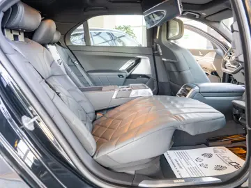 BMW Seria 7 750e xDrive G70