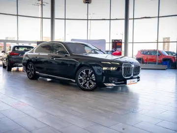 BMW Seria 7 750e xDrive G70