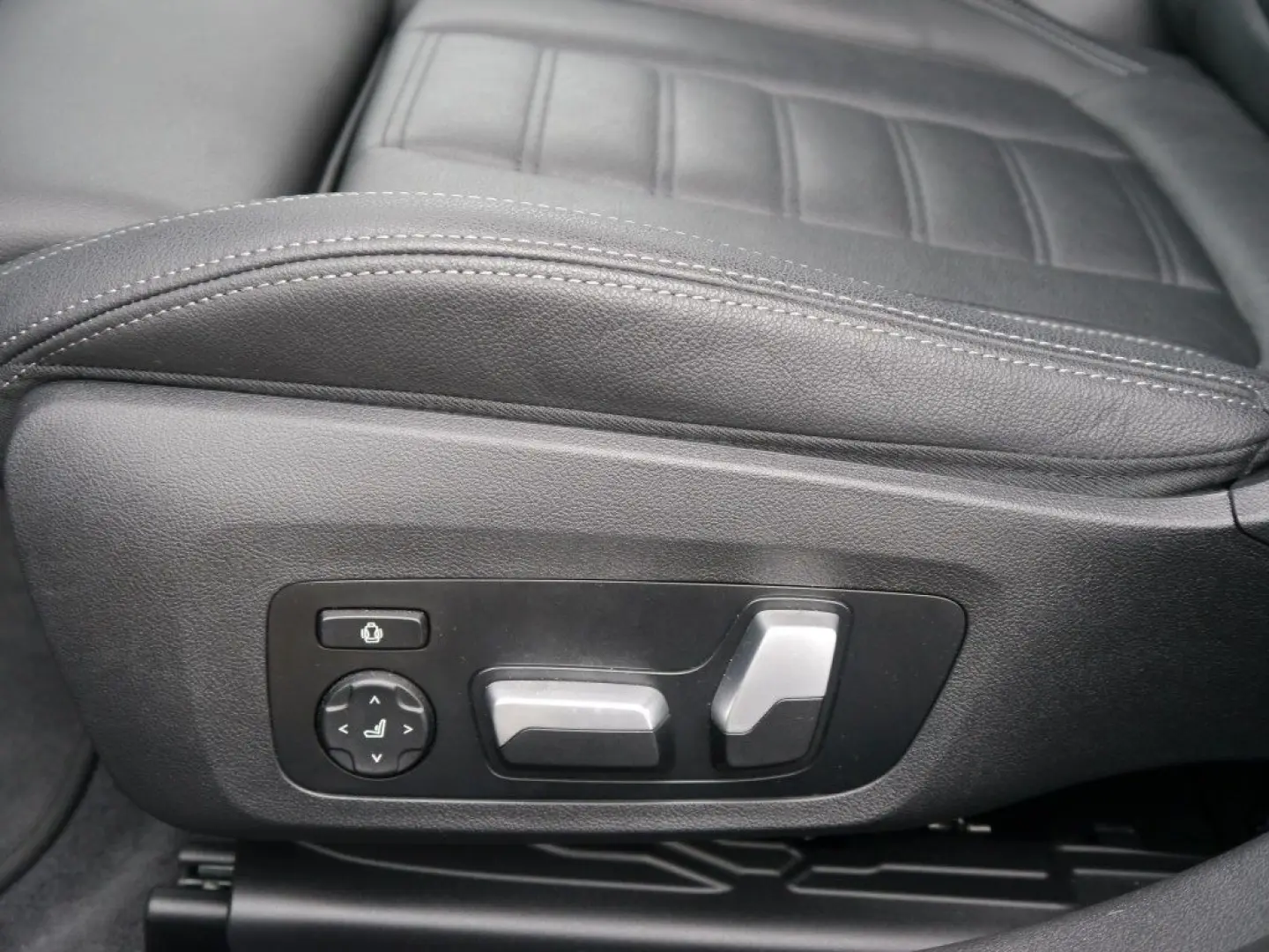 320i Lim. M Sport A.  LED LIVE PROF. RFK