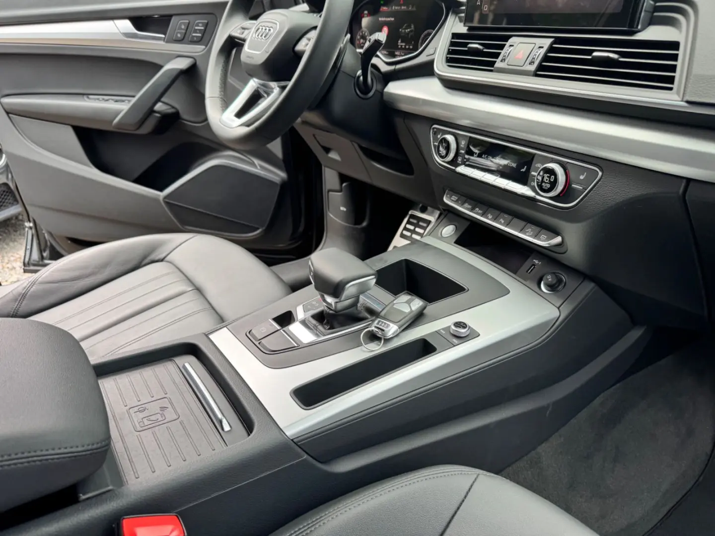 Q5 TFSI S-Line QUATTRO BENZIN 13.000km 1.Hand