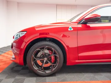 Alfa Romeo Stelvio V6 2.9 Bi-Turbo AT8-Q4 Quadrifoglio