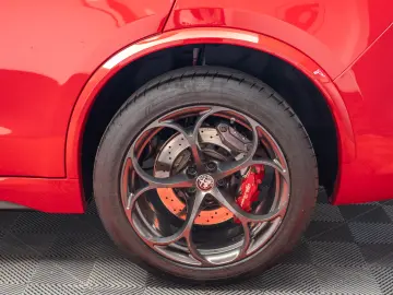 Alfa Romeo Stelvio V6 2.9 Bi-Turbo AT8-Q4 Quadrifoglio