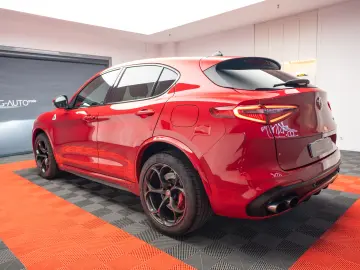 Alfa Romeo Stelvio V6 2.9 Bi-Turbo AT8-Q4 Quadrifoglio