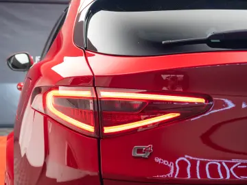 Alfa Romeo Stelvio V6 2.9 Bi-Turbo AT8-Q4 Quadrifoglio