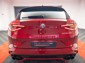 Alfa Romeo Stelvio V6 2.9 Bi-Turbo AT8-Q4 Quadrifoglio
