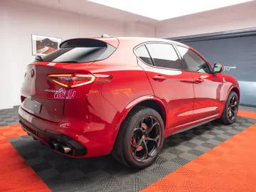 Alfa Romeo Stelvio V6 2.9 Bi-Turbo AT8-Q4 Quadrifoglio