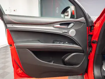 Alfa Romeo Stelvio V6 2.9 Bi-Turbo AT8-Q4 Quadrifoglio