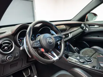 Alfa Romeo Stelvio V6 2.9 Bi-Turbo AT8-Q4 Quadrifoglio