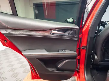 Alfa Romeo Stelvio V6 2.9 Bi-Turbo AT8-Q4 Quadrifoglio