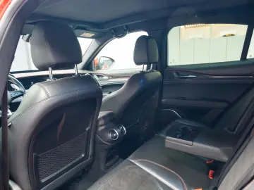 Alfa Romeo Stelvio V6 2.9 Bi-Turbo AT8-Q4 Quadrifoglio