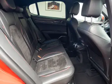Alfa Romeo Stelvio V6 2.9 Bi-Turbo AT8-Q4 Quadrifoglio