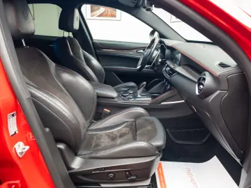 Alfa Romeo Stelvio V6 2.9 Bi-Turbo AT8-Q4 Quadrifoglio