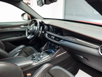 Alfa Romeo Stelvio V6 2.9 Bi-Turbo AT8-Q4 Quadrifoglio