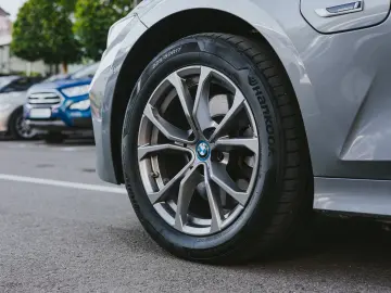 BMW 320e