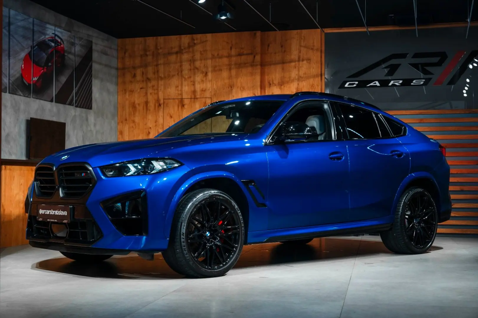 X6 M Competition Massage B&W Carbon