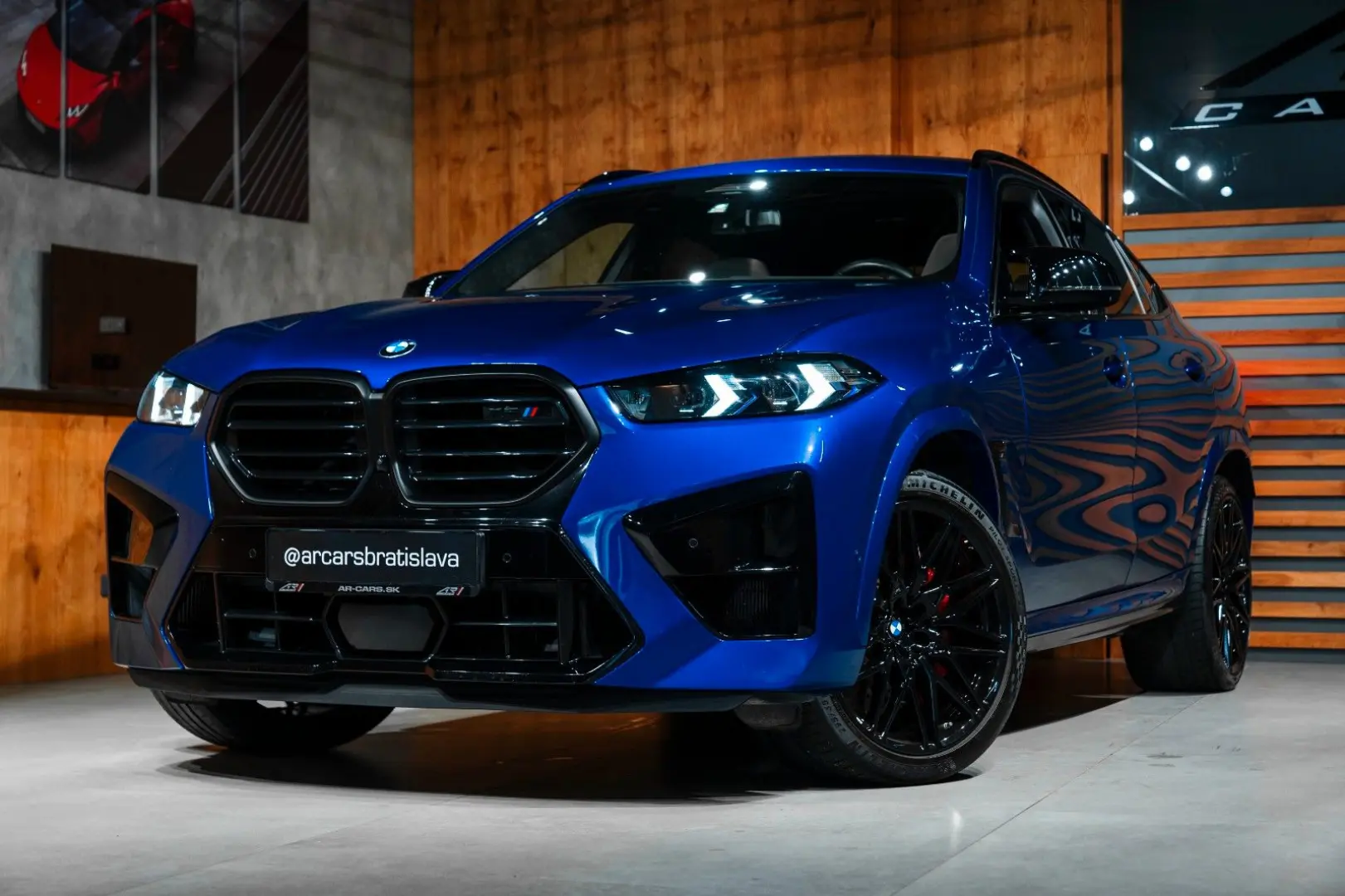 X6 M Competition Massage B&W Carbon