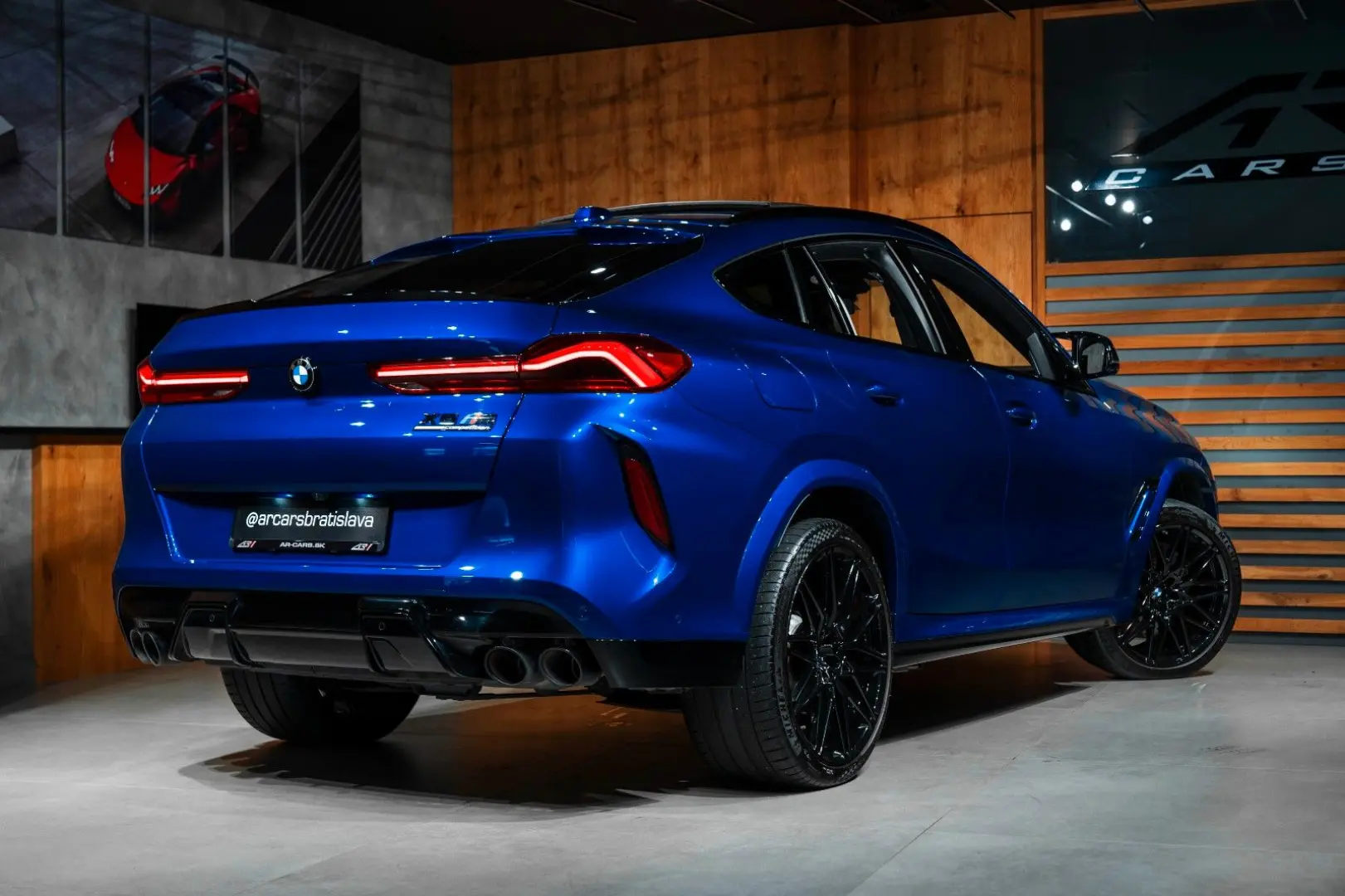 X6 M Competition Massage B&W Carbon