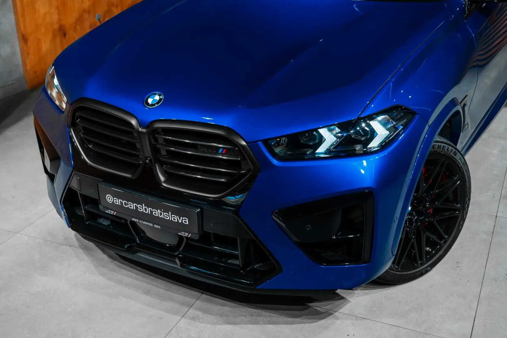 X6 M Competition Massage B&W Carbon