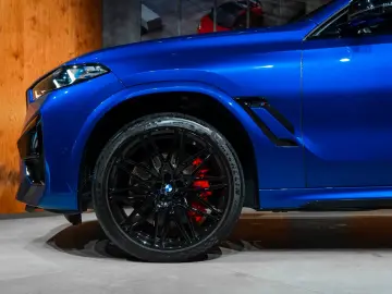 X6 M Competition Massage B&W Carbon