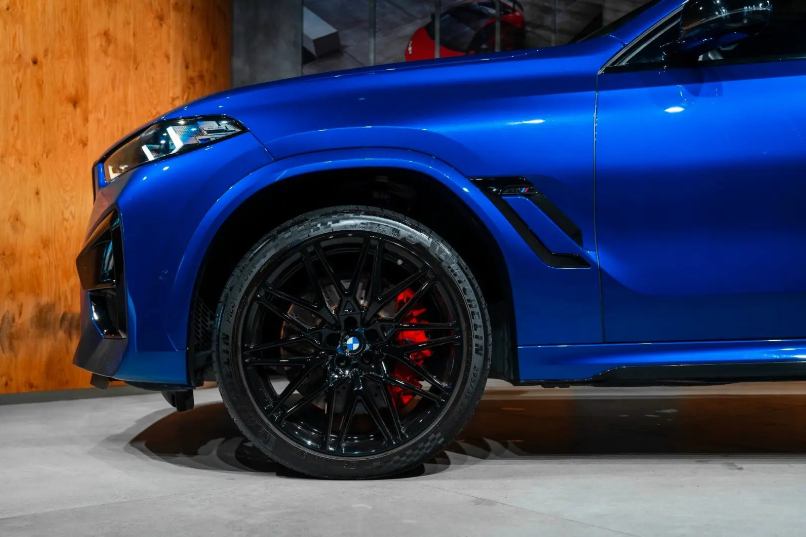 X6 M Competition Massage B&W Carbon