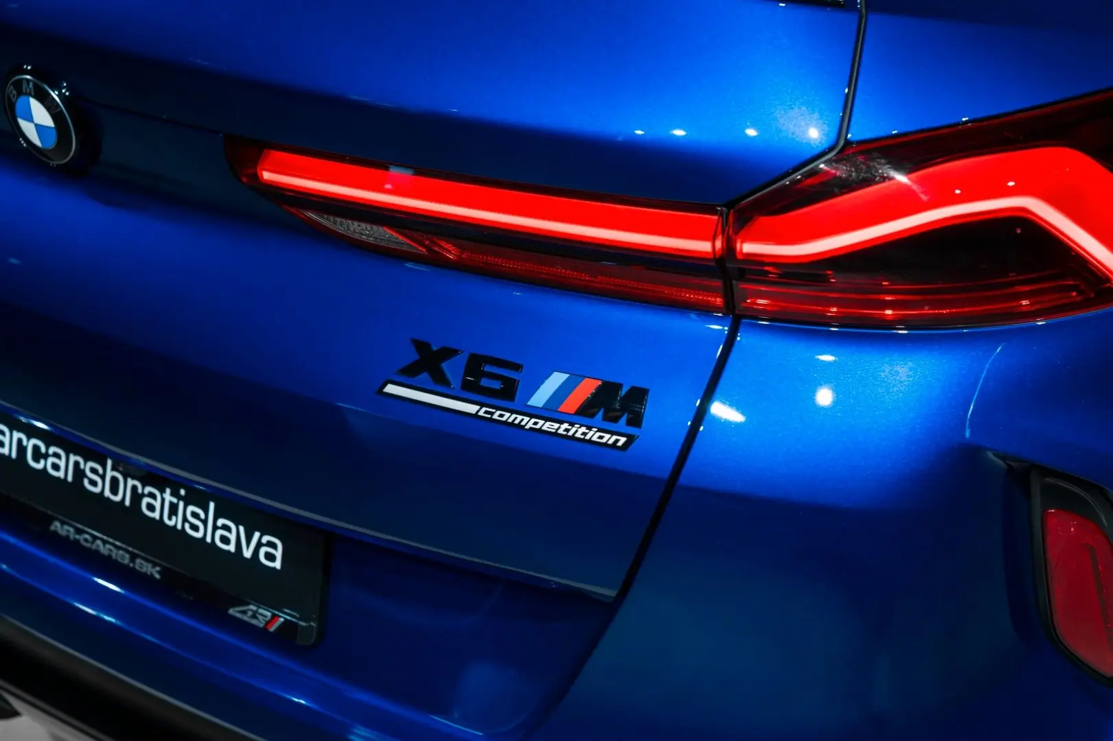 X6 M Competition Massage B&W Carbon