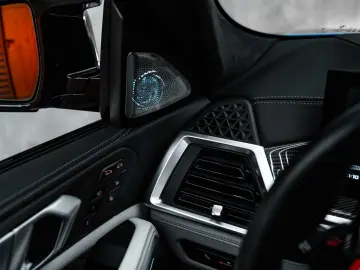 X6 M Competition Massage B&W Carbon
