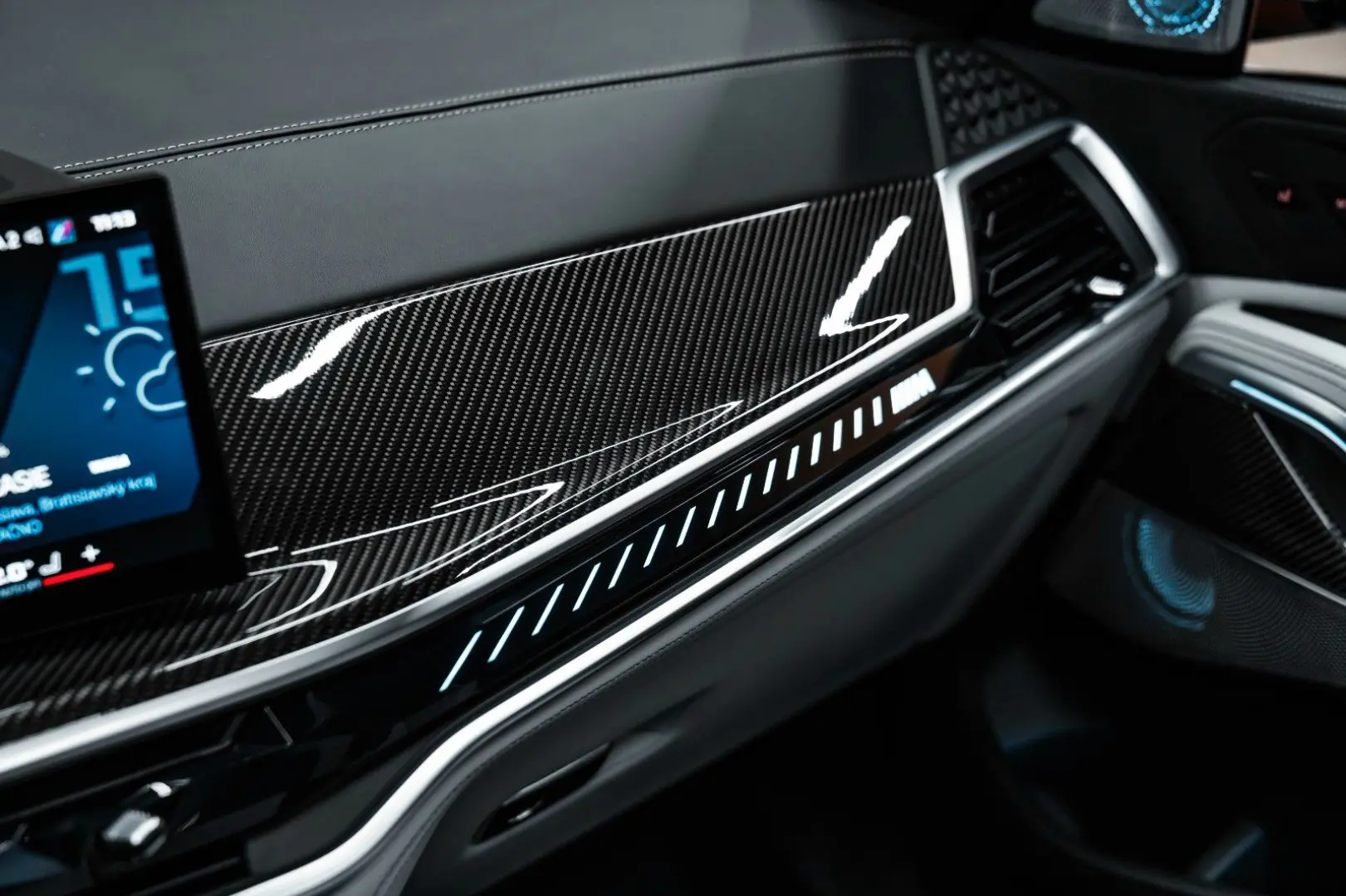 X6 M Competition Massage B&W Carbon